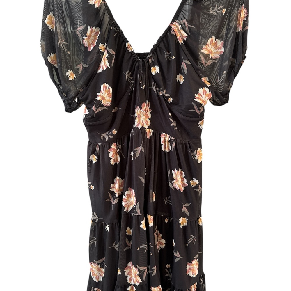 Floral Mini Dress by Tinsel. Size Small.